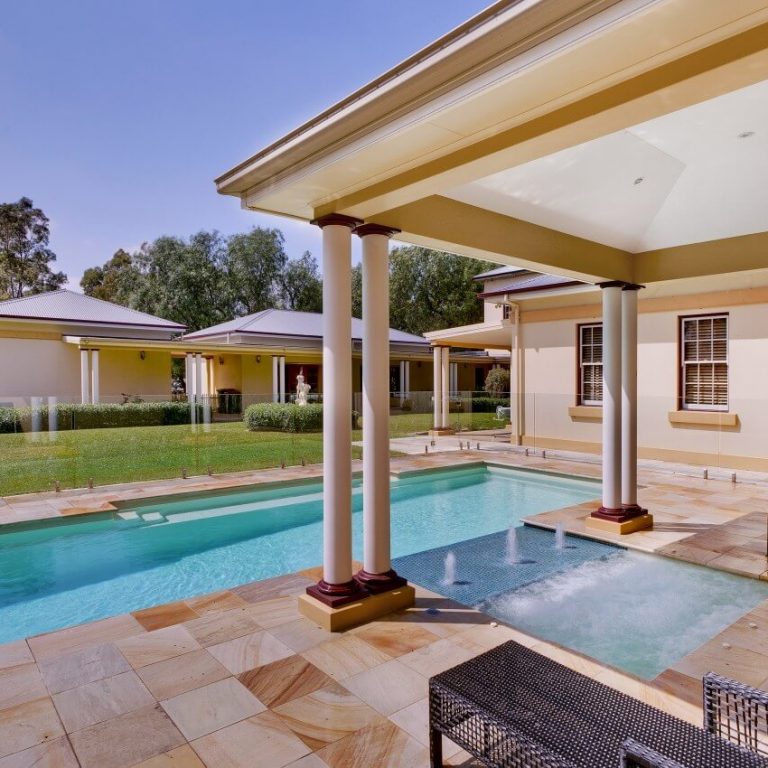 Swimming pool builder Gladstone QLD 01